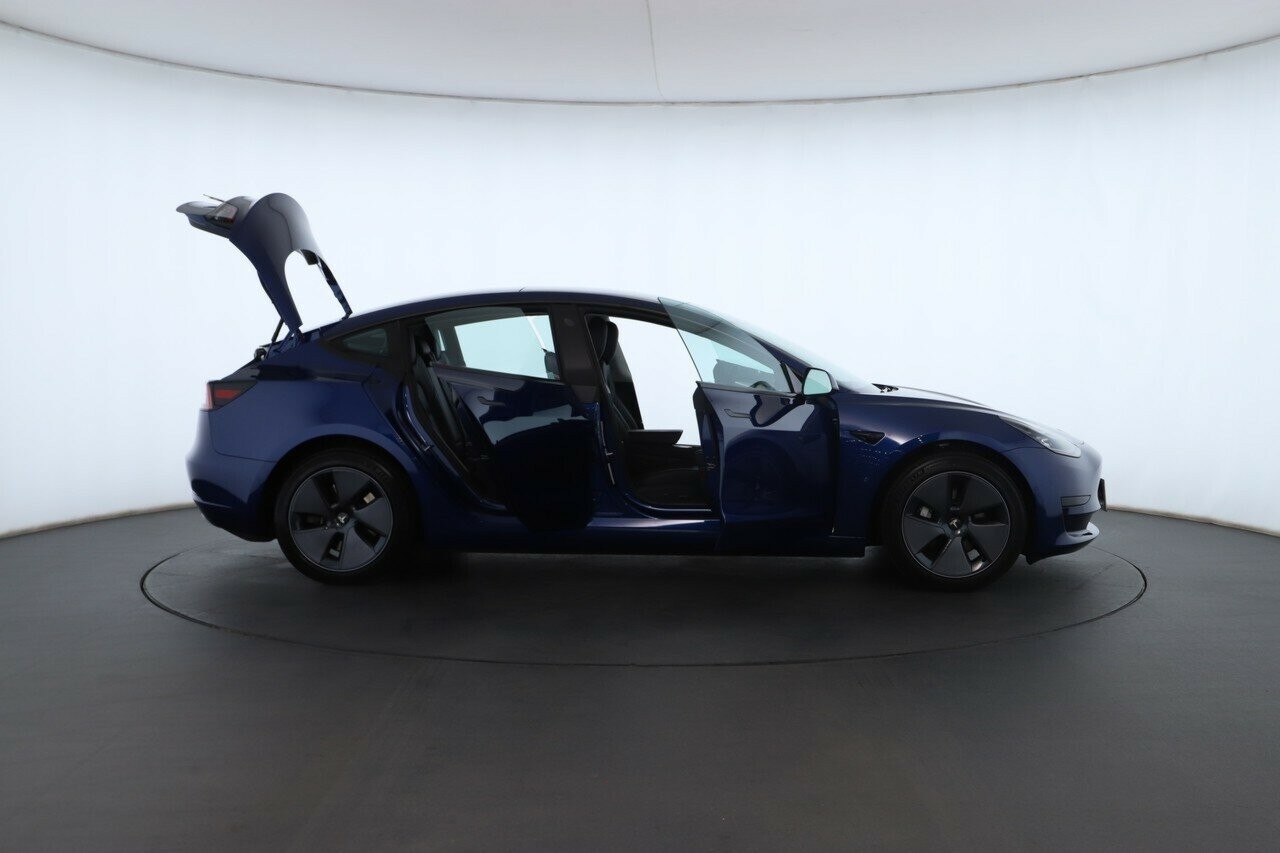 Tesla Model 3 image 2