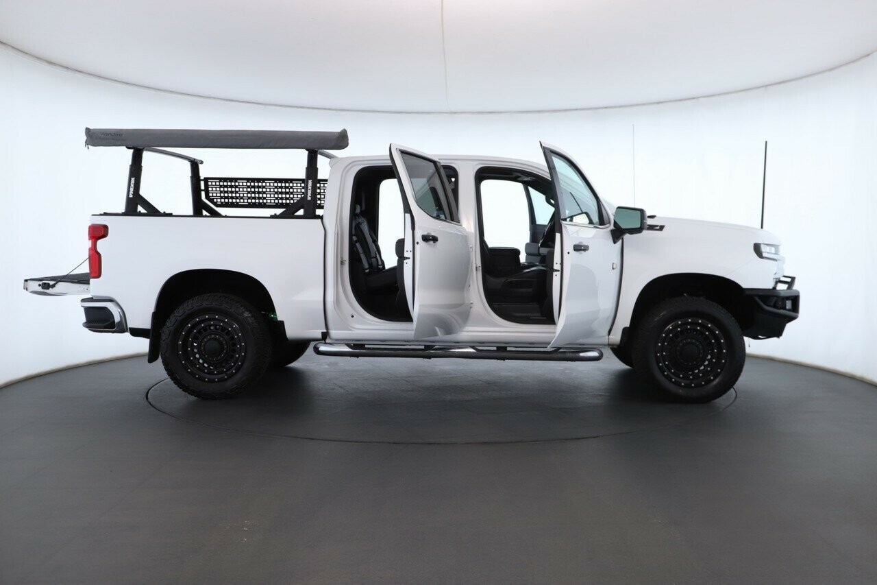 Chevrolet Silverado image 2