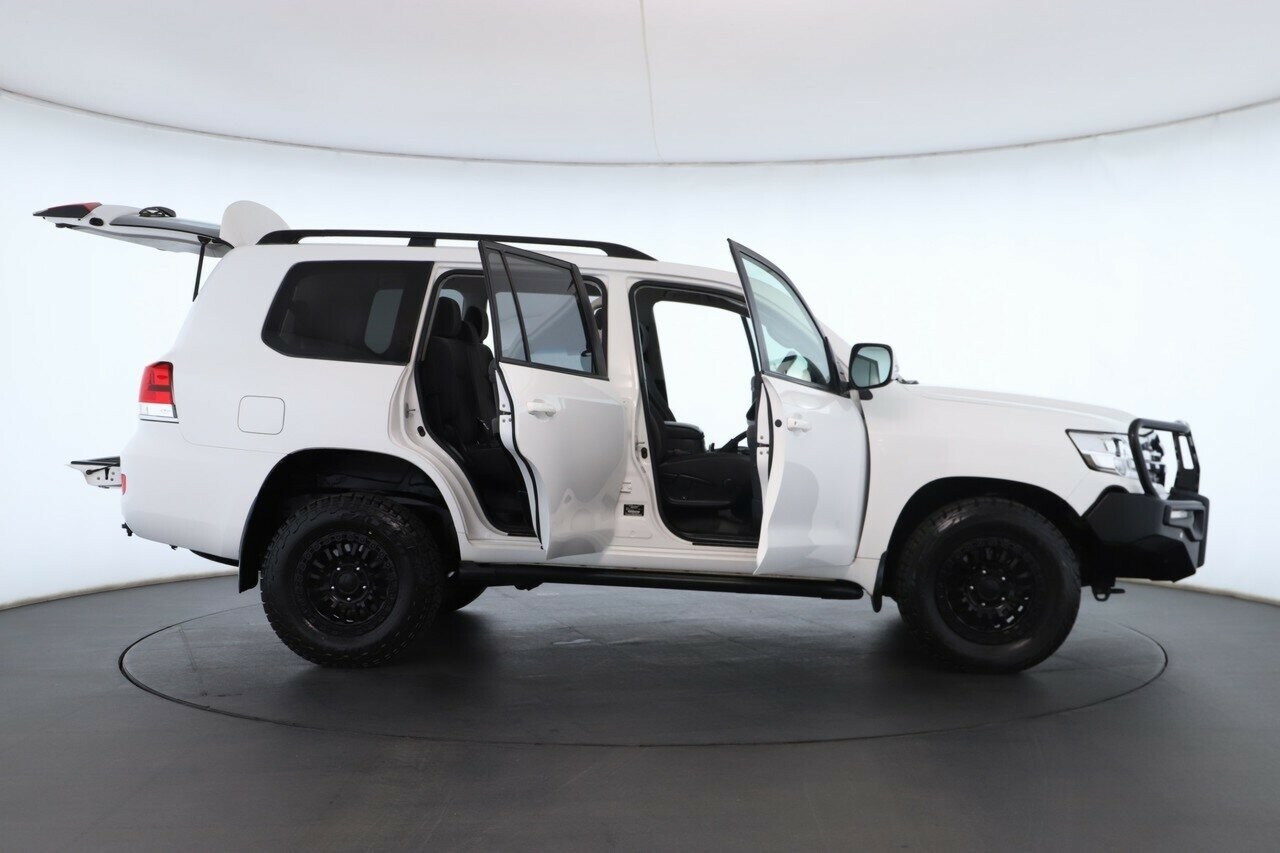 Toyota Landcruiser image 2