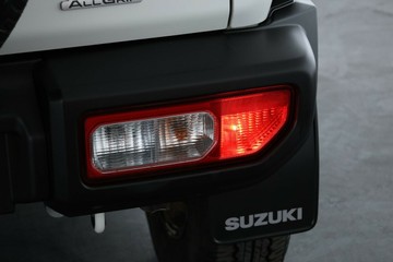 https://vehicle-cdn.autoleague.cloud/30353_61039500_13.jpg