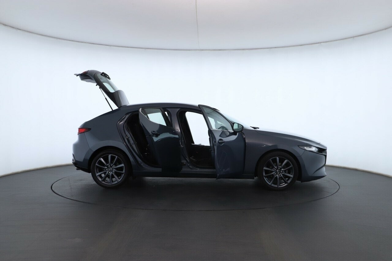 Mazda 3 image 2