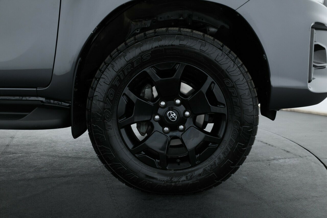 Toyota Hilux image 4