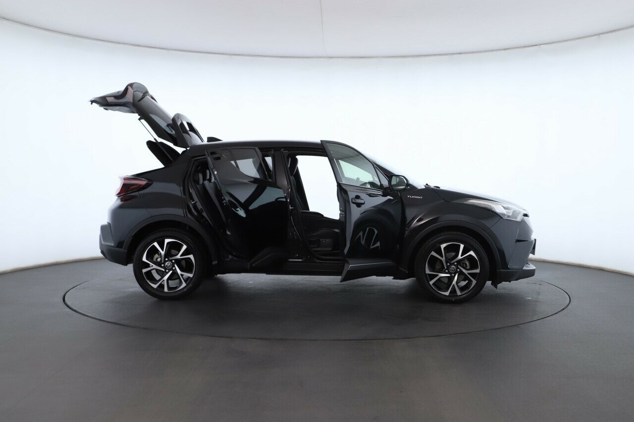 Toyota C-hr image 2