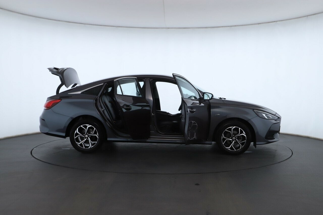 MG Mg5 image 2
