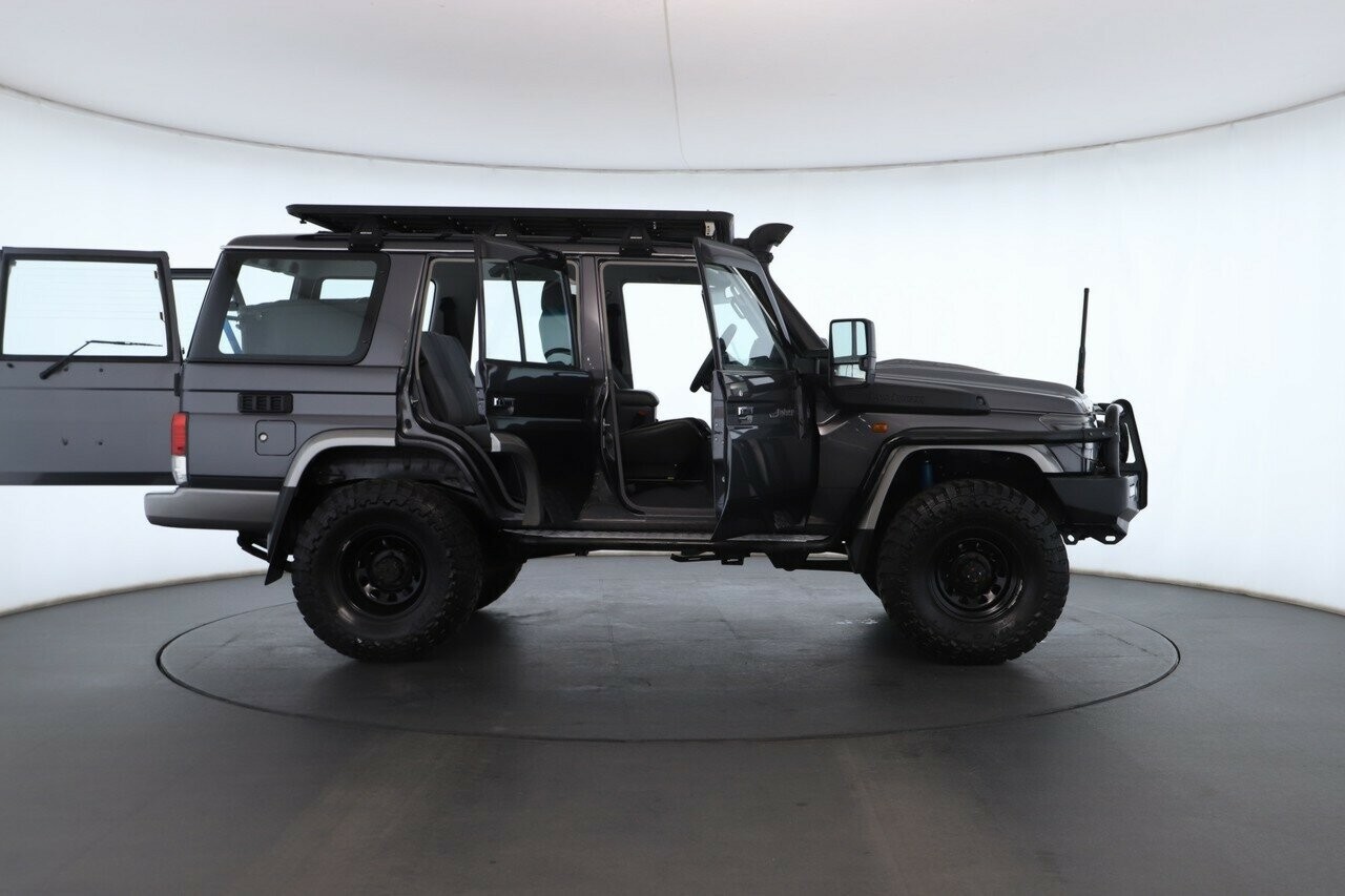 Toyota Landcruiser image 2