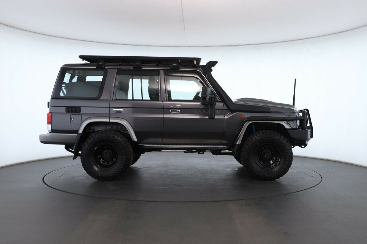 Toyota Landcruiser image 3