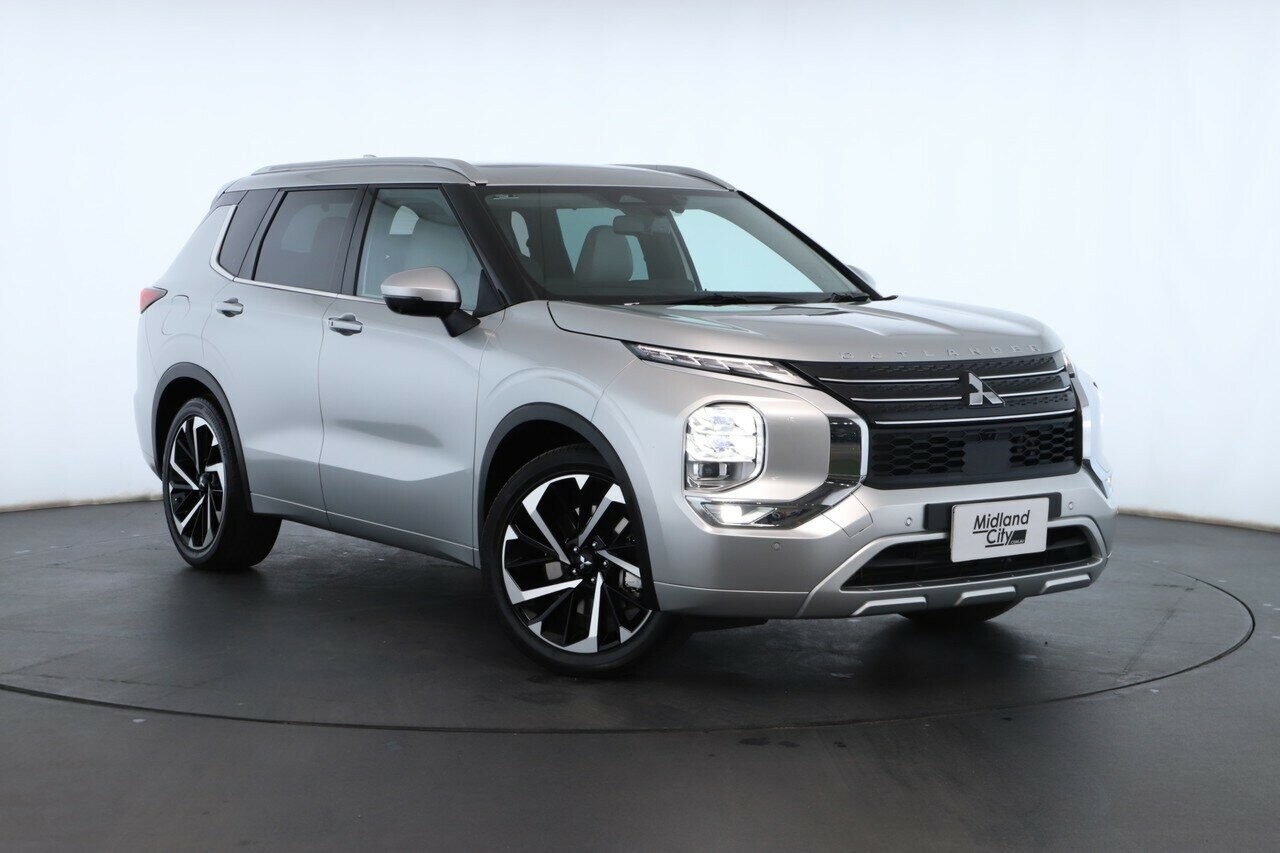 Mitsubishi Outlander image 1