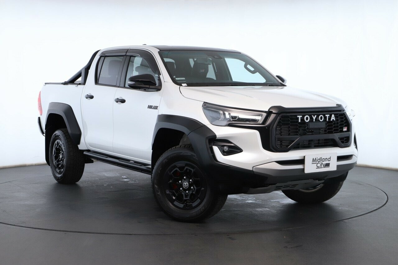 Toyota Hilux image 1