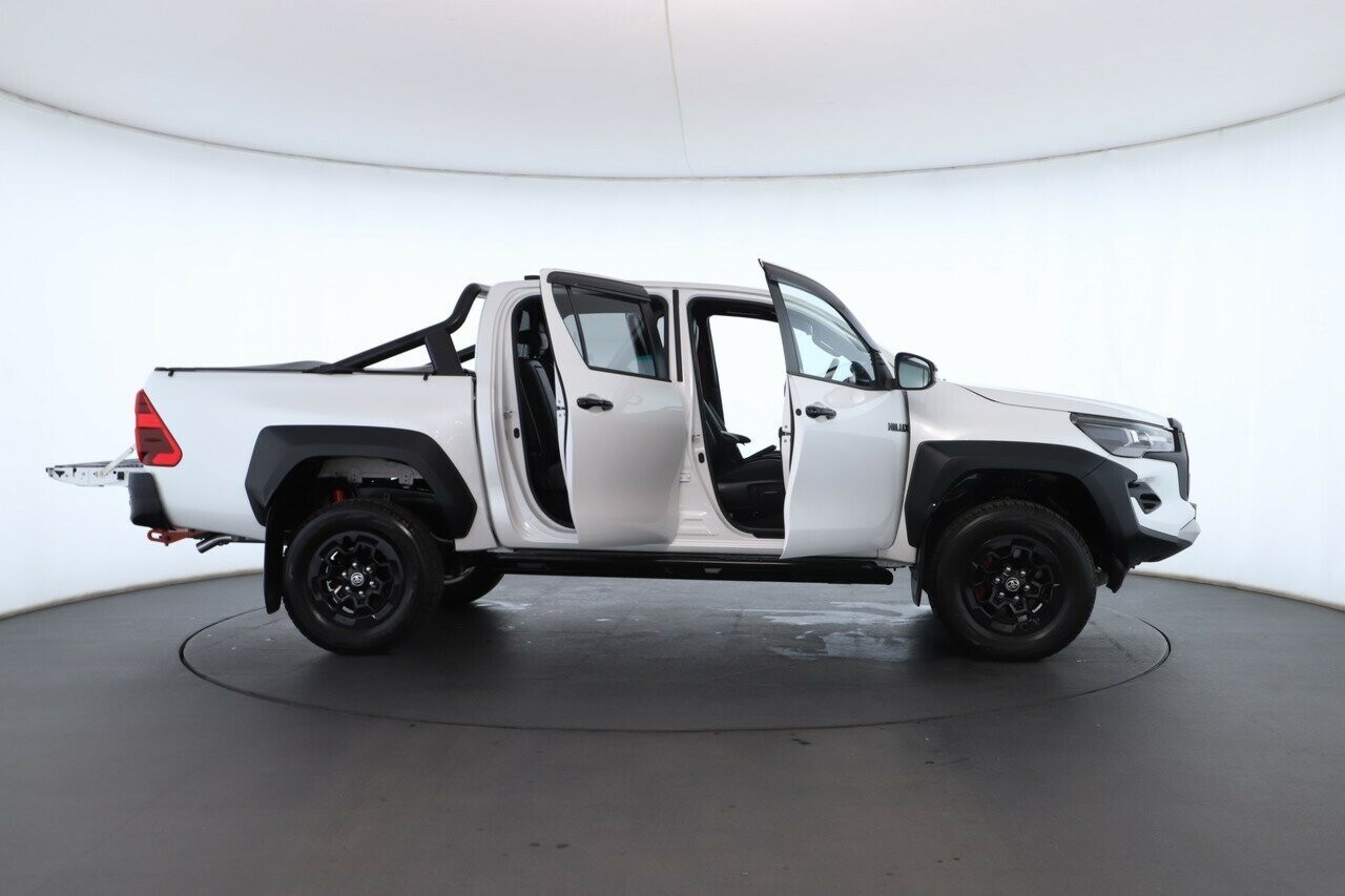 Toyota Hilux image 2