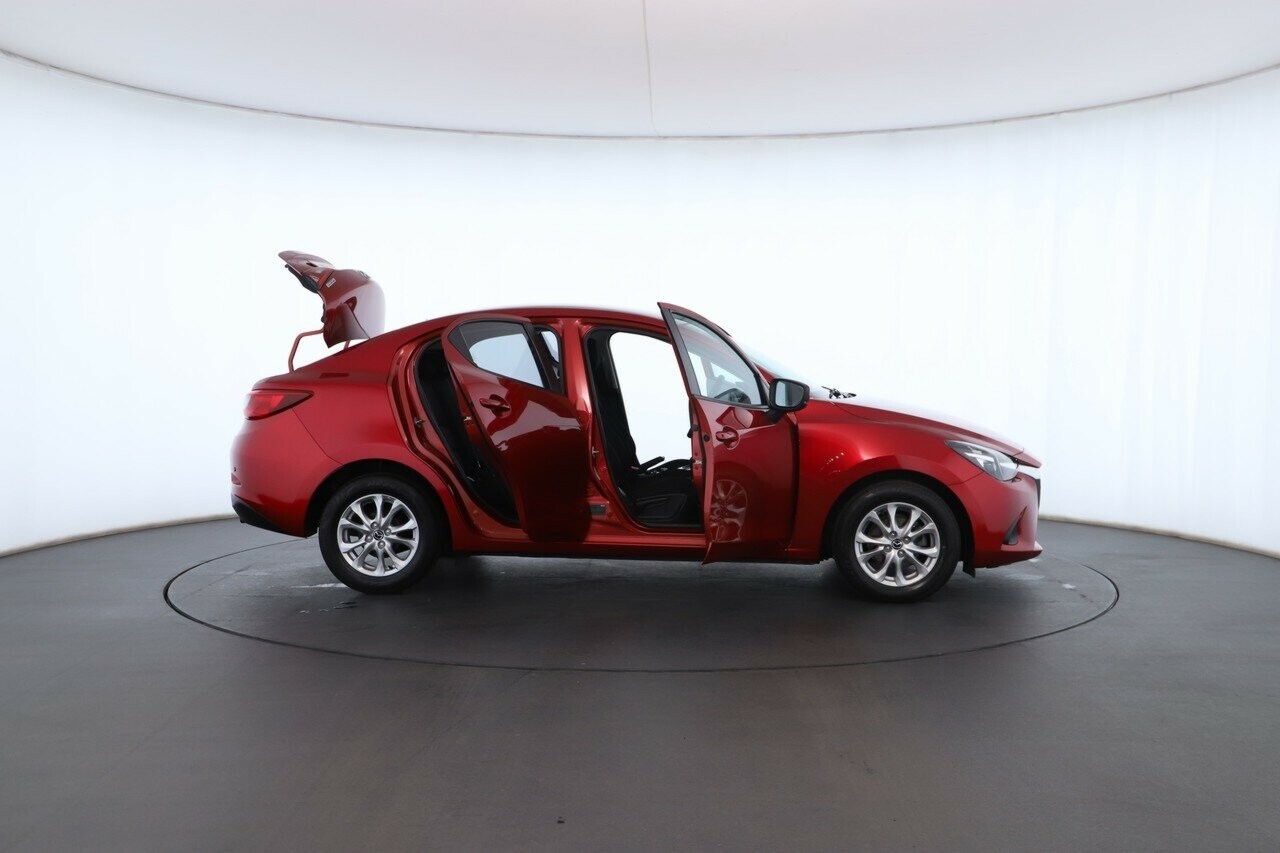 Mazda 2 image 2