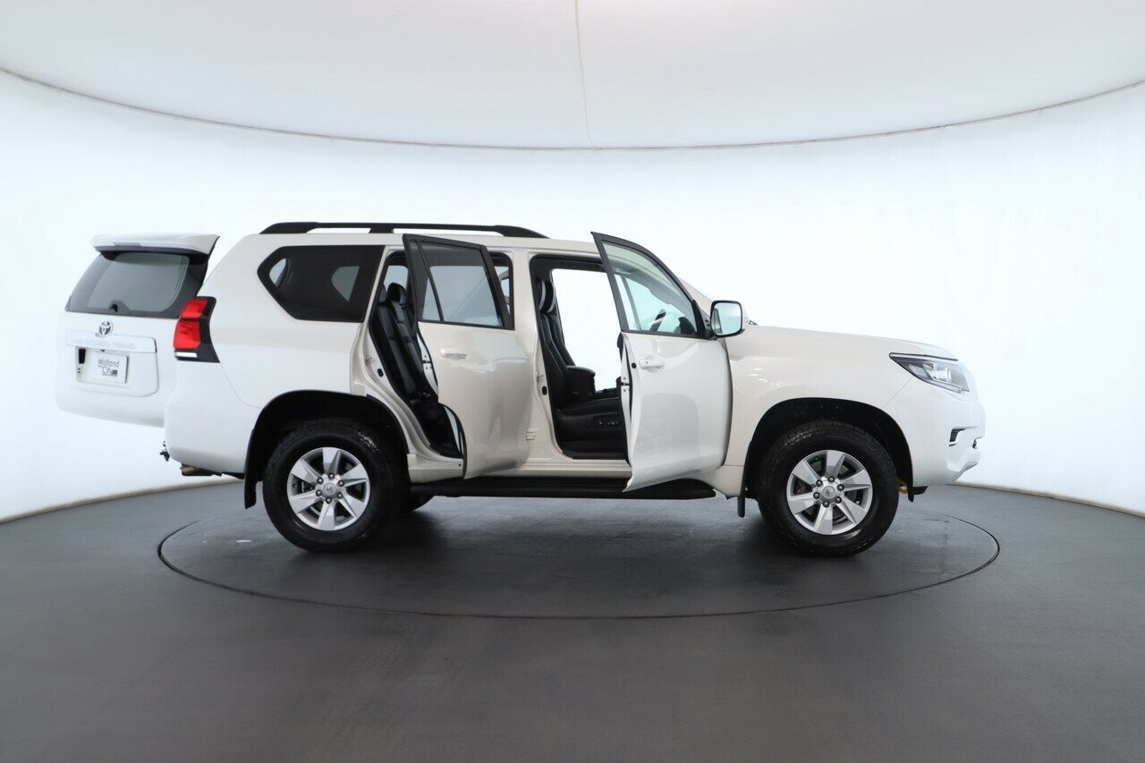 Toyota Landcruiser Prado image 2