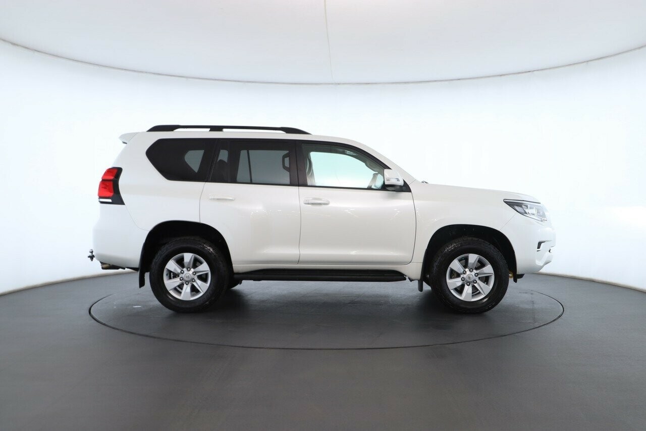 Toyota Landcruiser Prado image 3