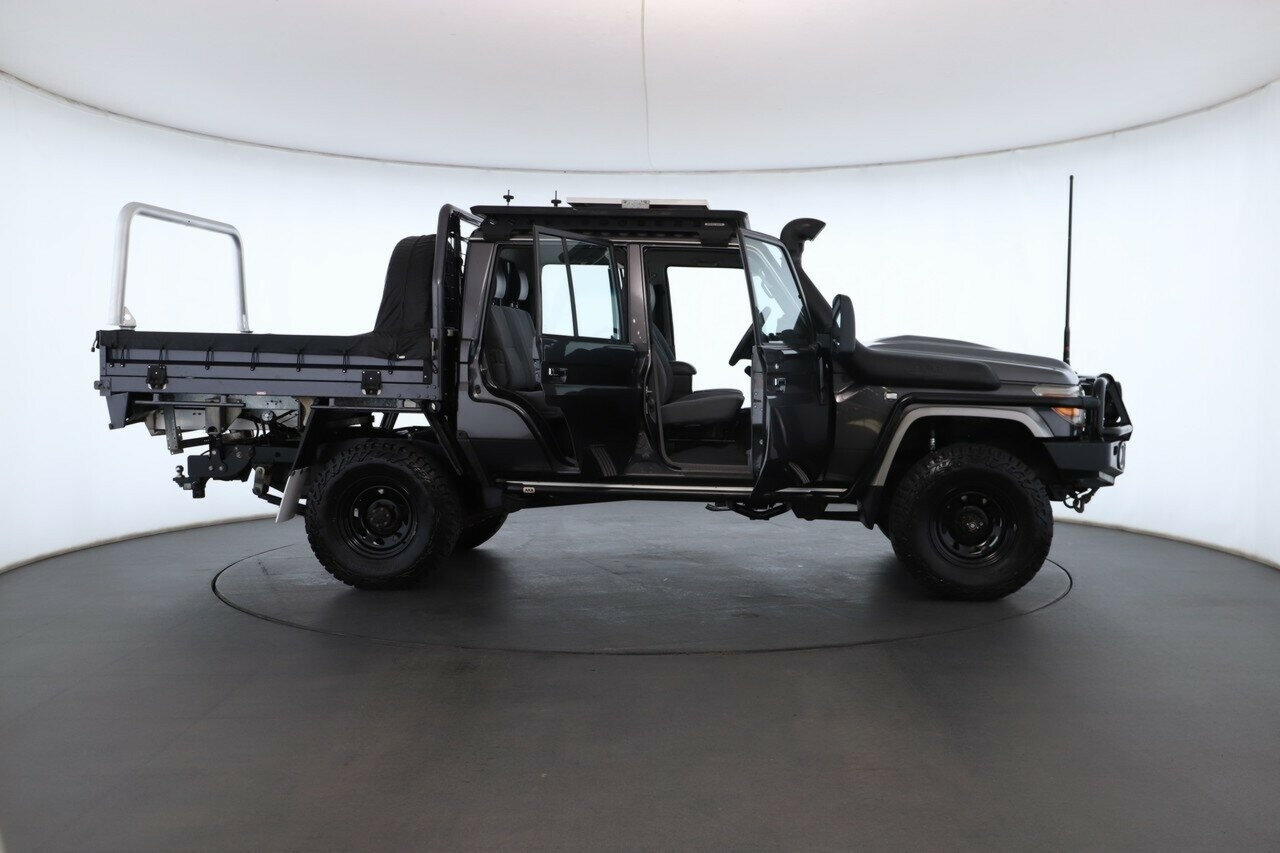 Toyota Landcruiser image 2