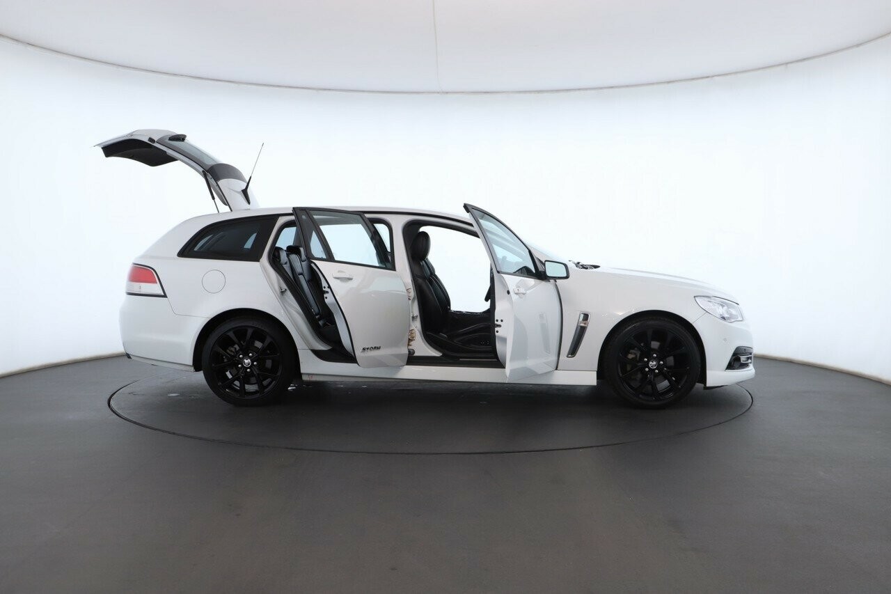 Holden Commodore image 2