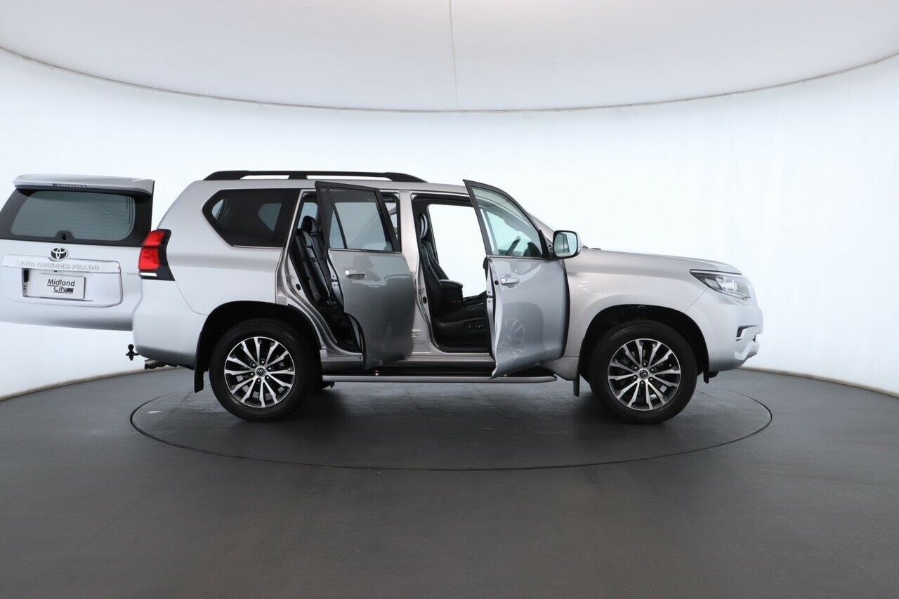 Toyota Landcruiser Prado image 2