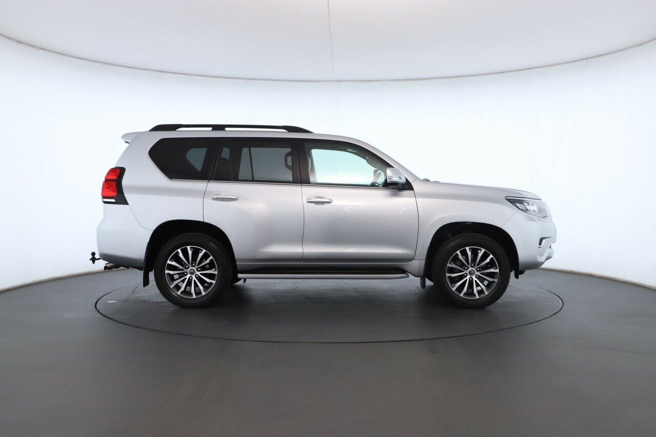 Toyota Landcruiser Prado image 3