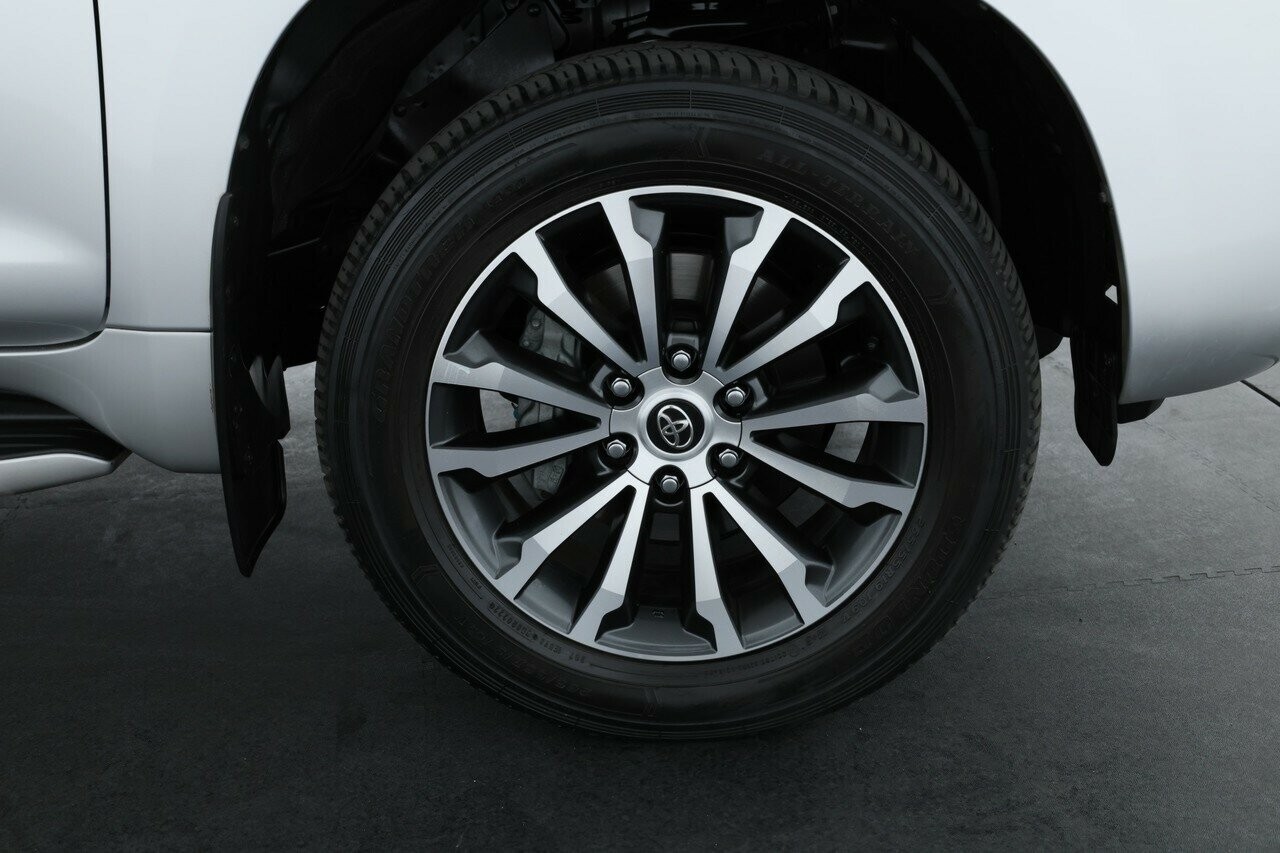 Toyota Landcruiser Prado image 4