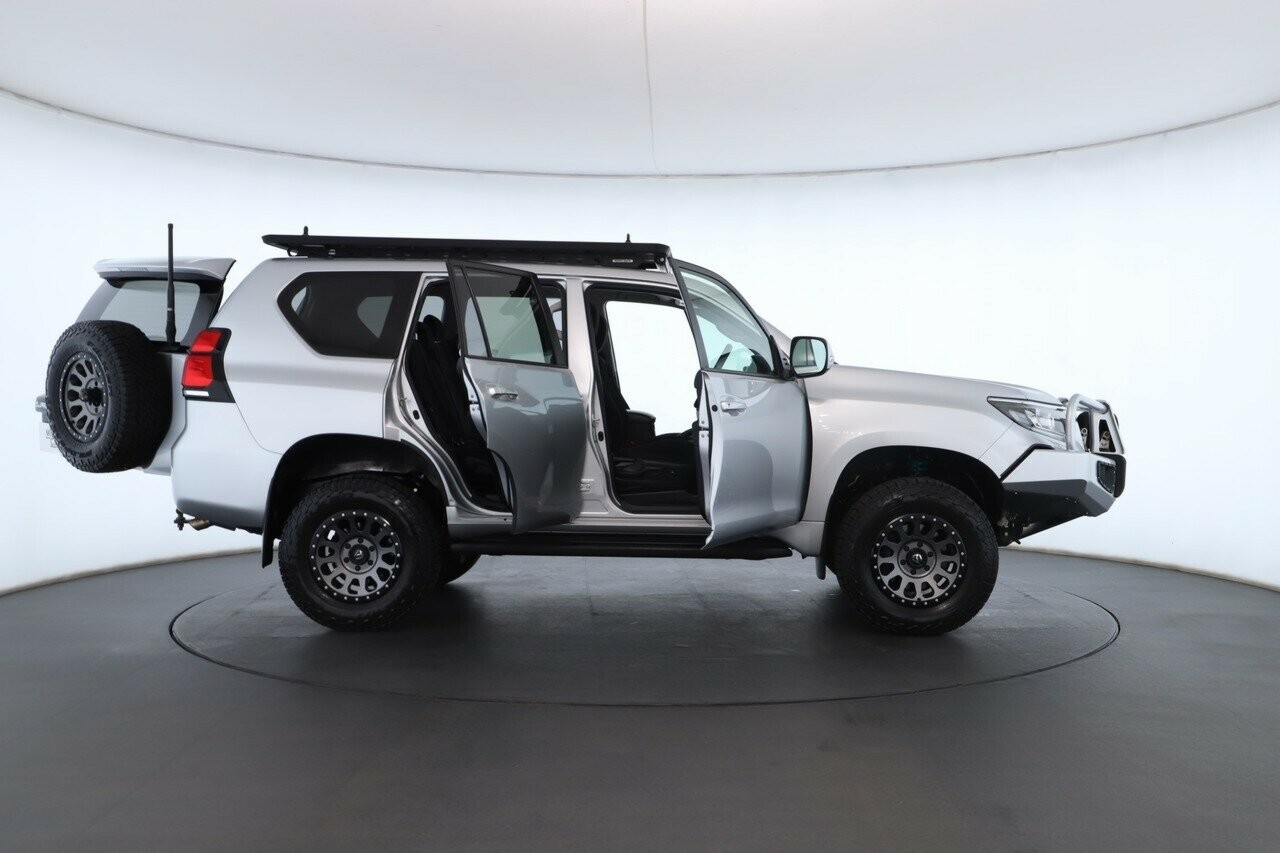 Toyota Landcruiser Prado image 2