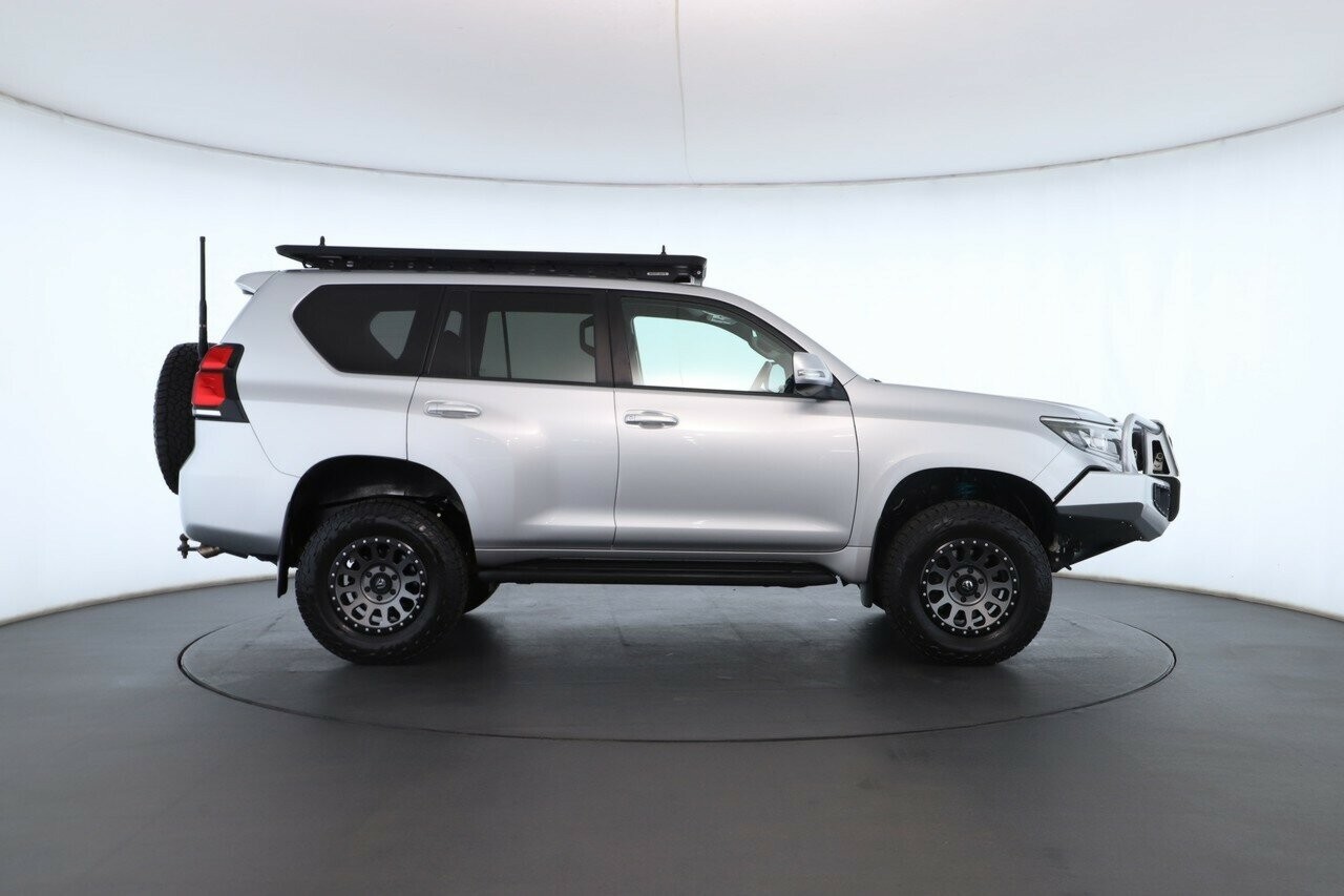 Toyota Landcruiser Prado image 3