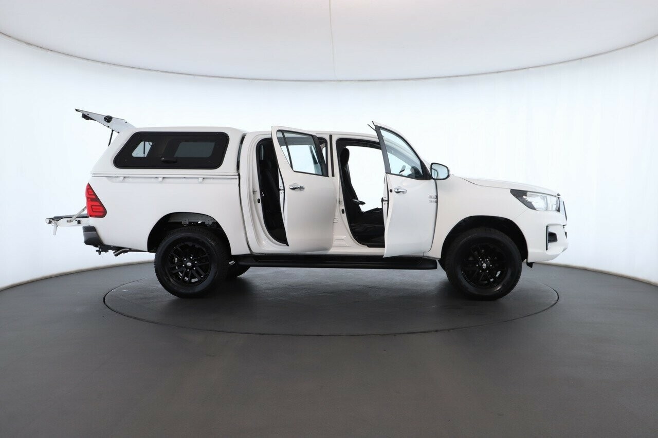 Toyota Hilux image 2