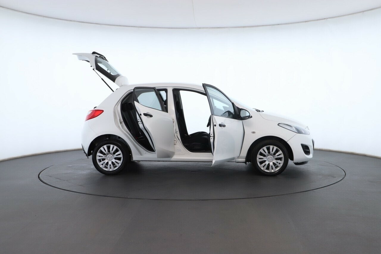 Mazda 2 image 2