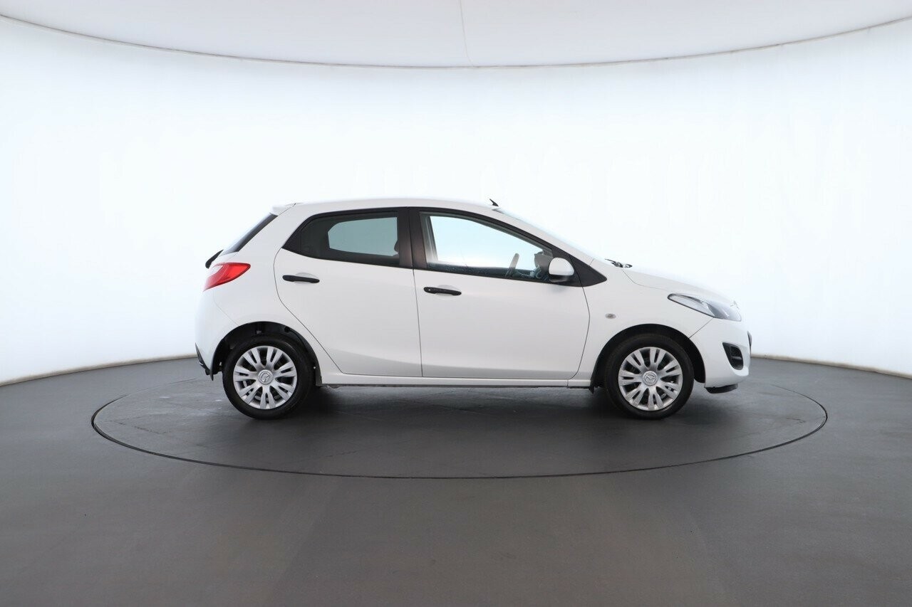 Mazda 2 image 3