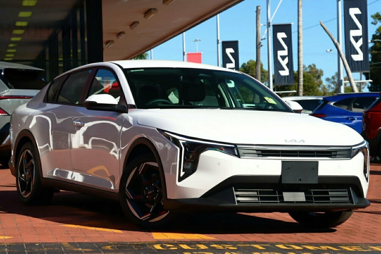 Kia K4 image 1
