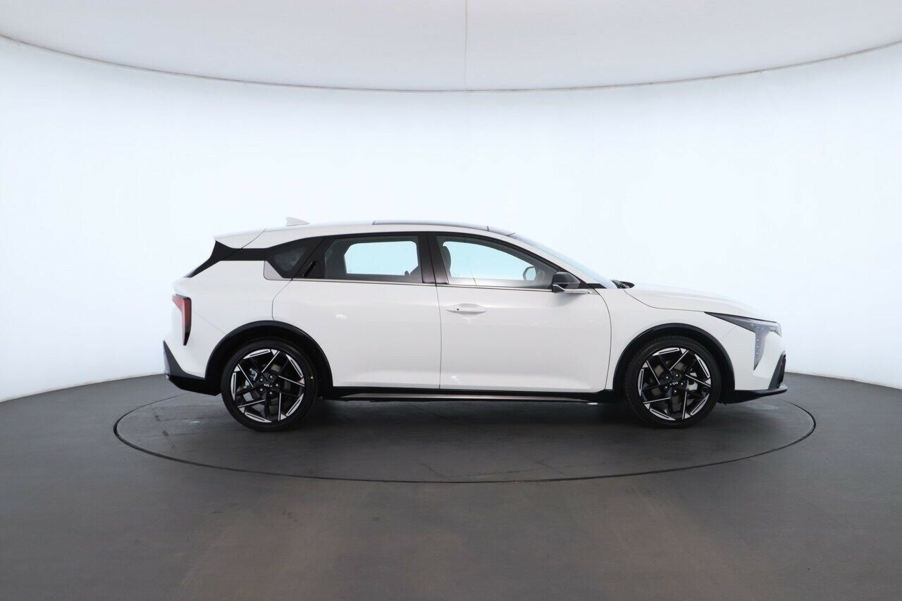 Kia K4 image 2