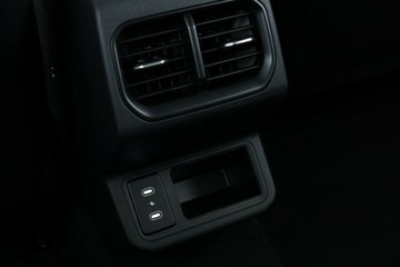 https://vehicle-cdn.autoleague.cloud/30354_31260989_28.jpg