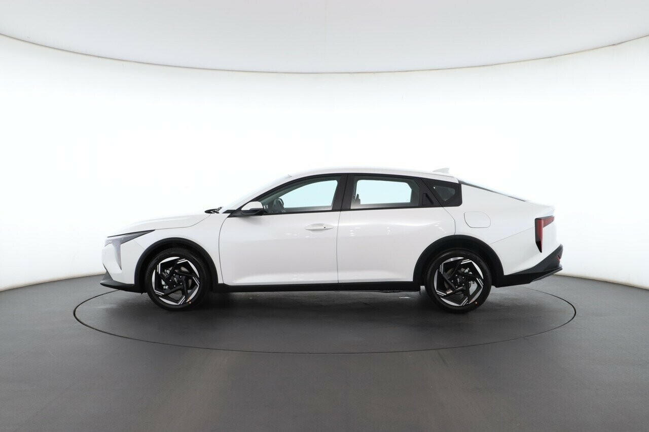 Kia K4 image 3