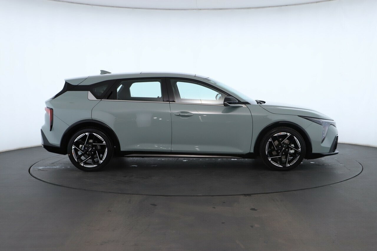 Kia K4 image 2