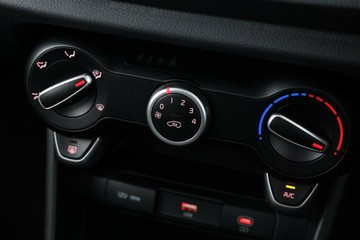 https://vehicle-cdn.autoleague.cloud/30354_31522101_28.jpg