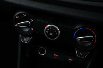 https://vehicle-cdn.autoleague.cloud/30354_31531300_27.jpg