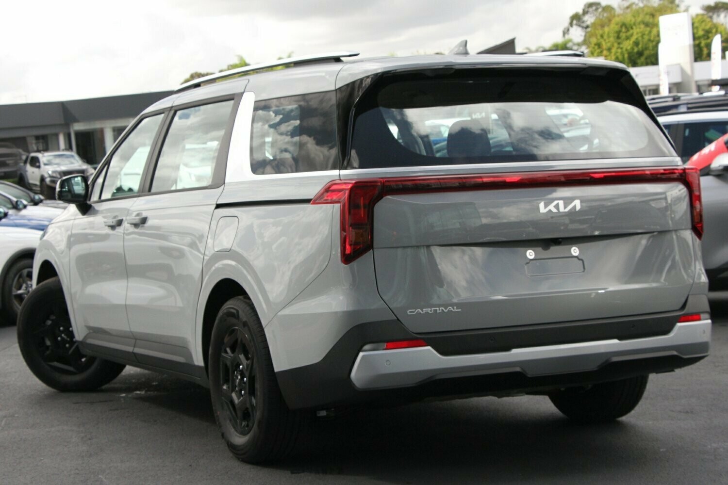 Kia Carnival image 3