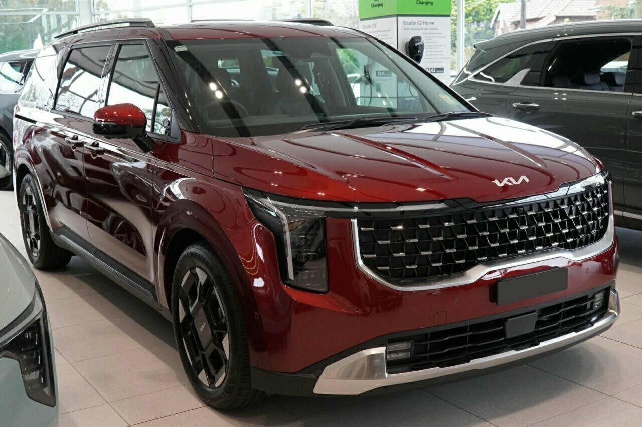 Kia Carnival image 1