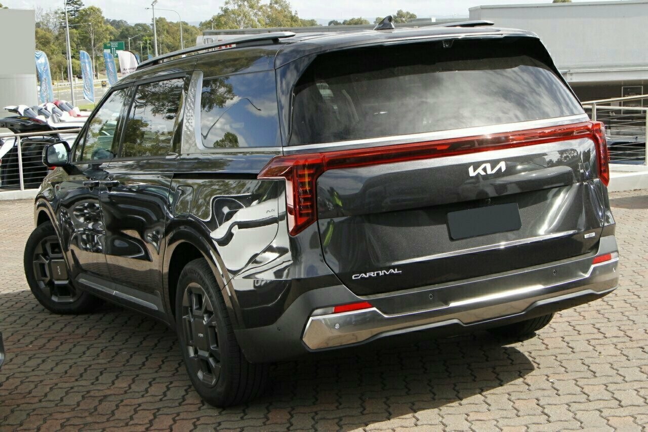 Kia Carnival image 3