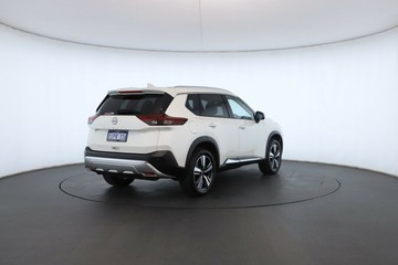 https://vehicle-cdn.autoleague.cloud/30355_2899299_18.jpg