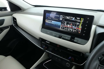 https://vehicle-cdn.autoleague.cloud/30355_2899299_24.jpg