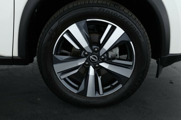 https://vehicle-cdn.autoleague.cloud/30355_2899299_4.jpg