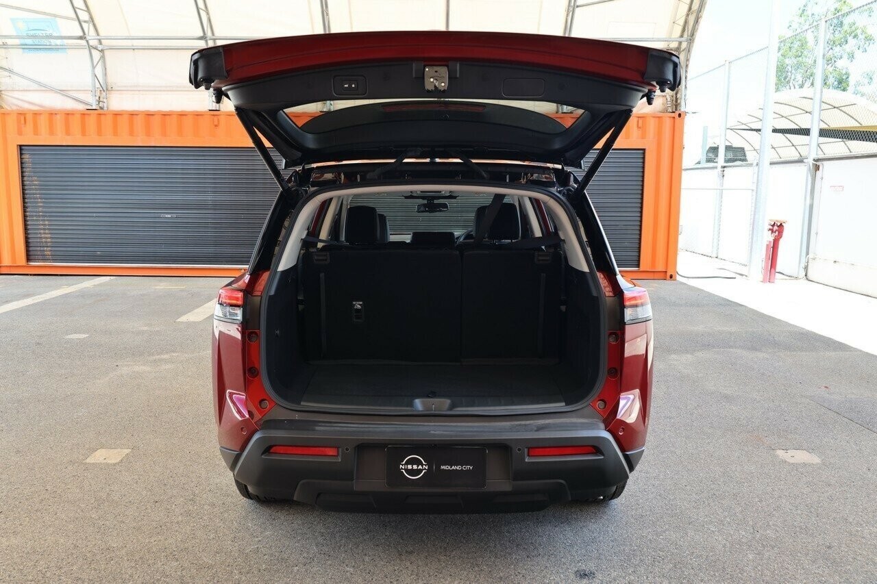 Nissan Pathfinder image 3