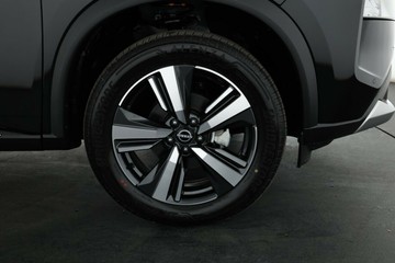 https://vehicle-cdn.autoleague.cloud/30355_2925605_4.jpg