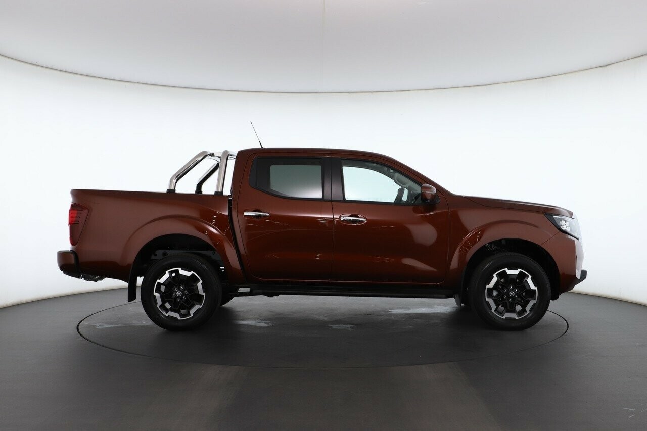 Nissan Navara image 2