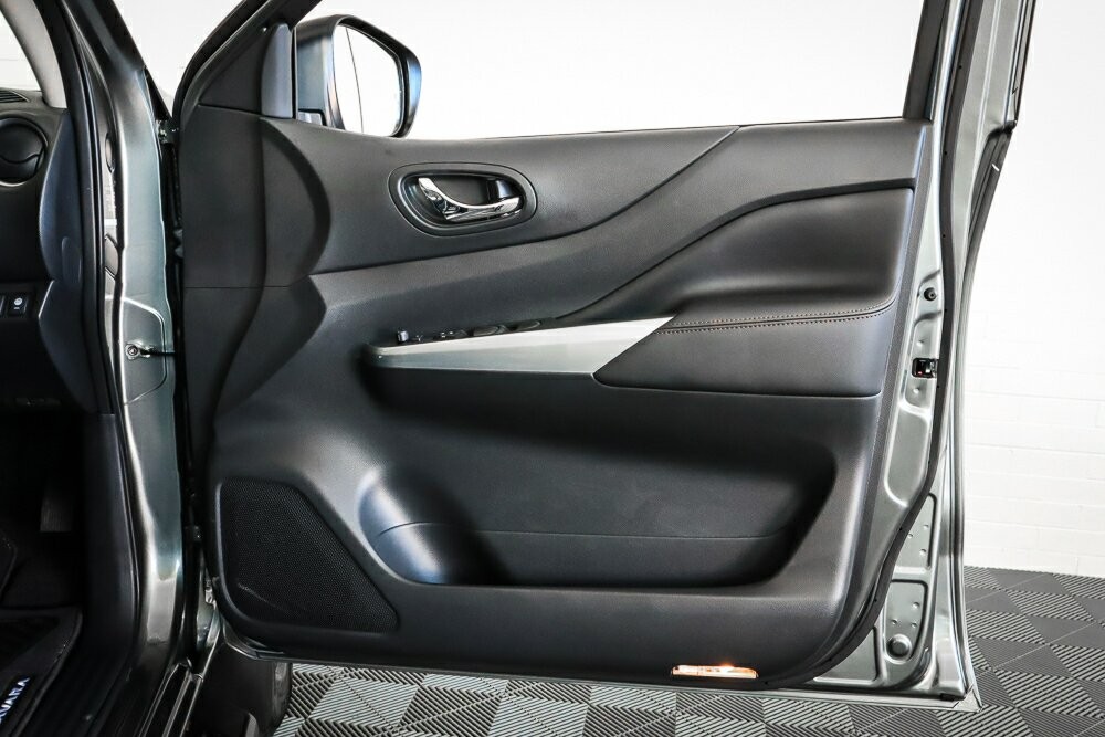 Nissan Navara image 2