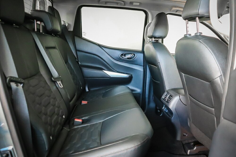 Nissan Navara image 2
