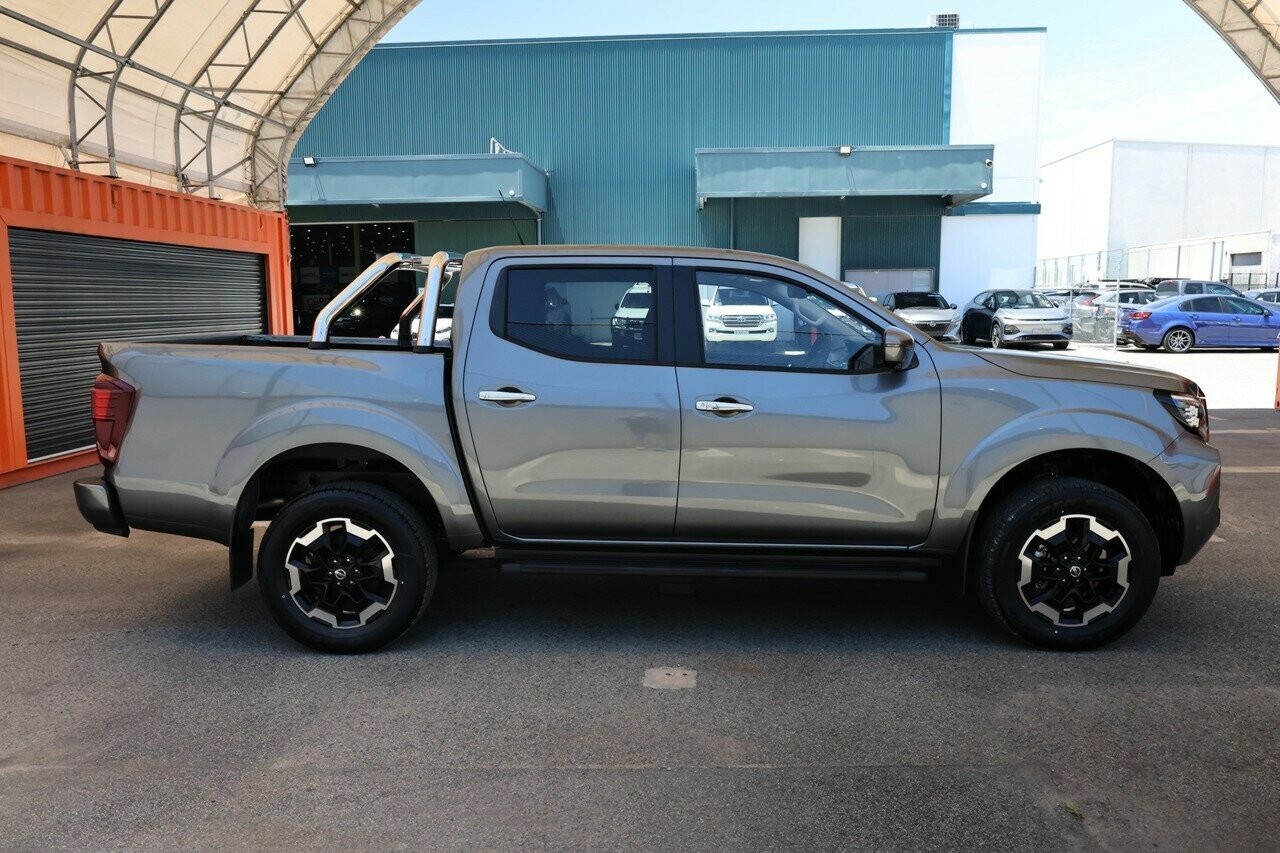Nissan Navara image 2