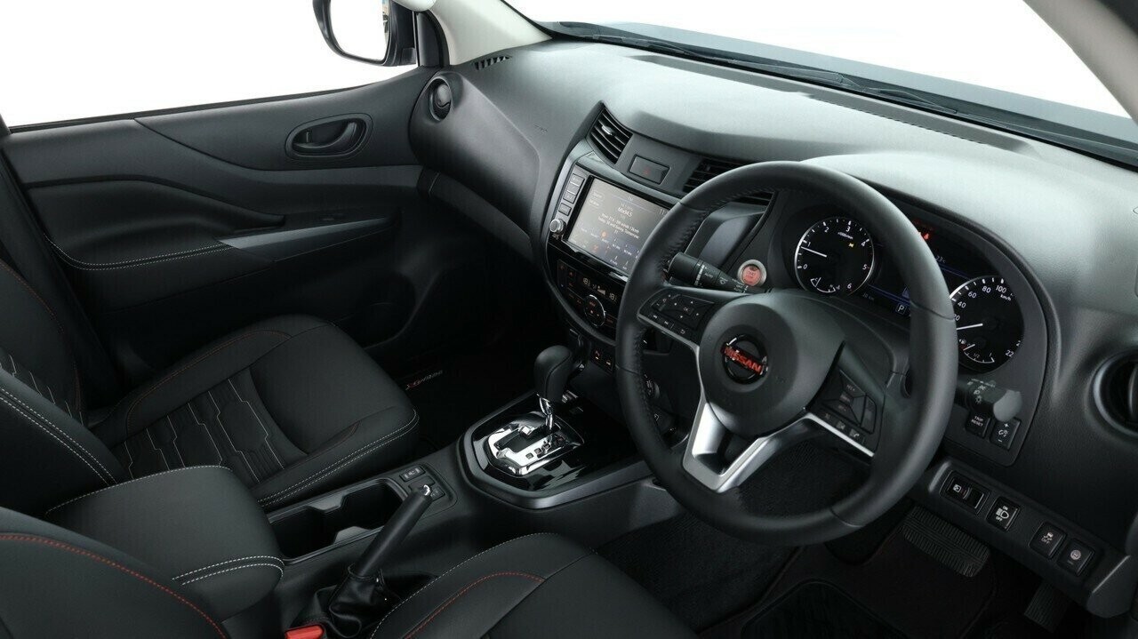 Nissan Navara image 2