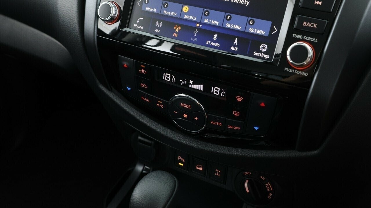 Nissan Navara image 2
