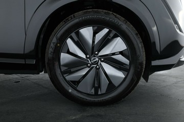 https://vehicle-cdn.autoleague.cloud/30355_2955503_4.jpg