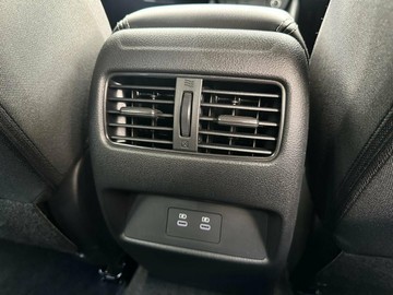 https://vehicle-cdn.autoleague.cloud/30355_2956644_10.jpg
