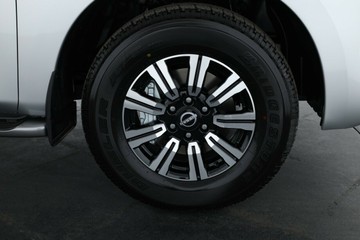 https://vehicle-cdn.autoleague.cloud/30355_2979478_4.jpg